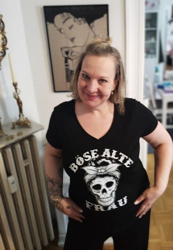 Customer photo review of Böse alte Frau - Damen T-Shirt V-Neck