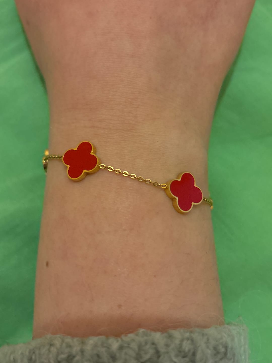 Customer photo review of Red Clover Armband | 18K vergoldet