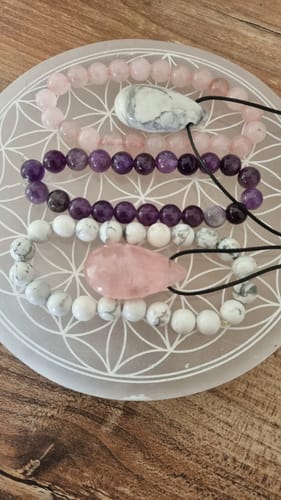 Customer photo review of Collier Howlite