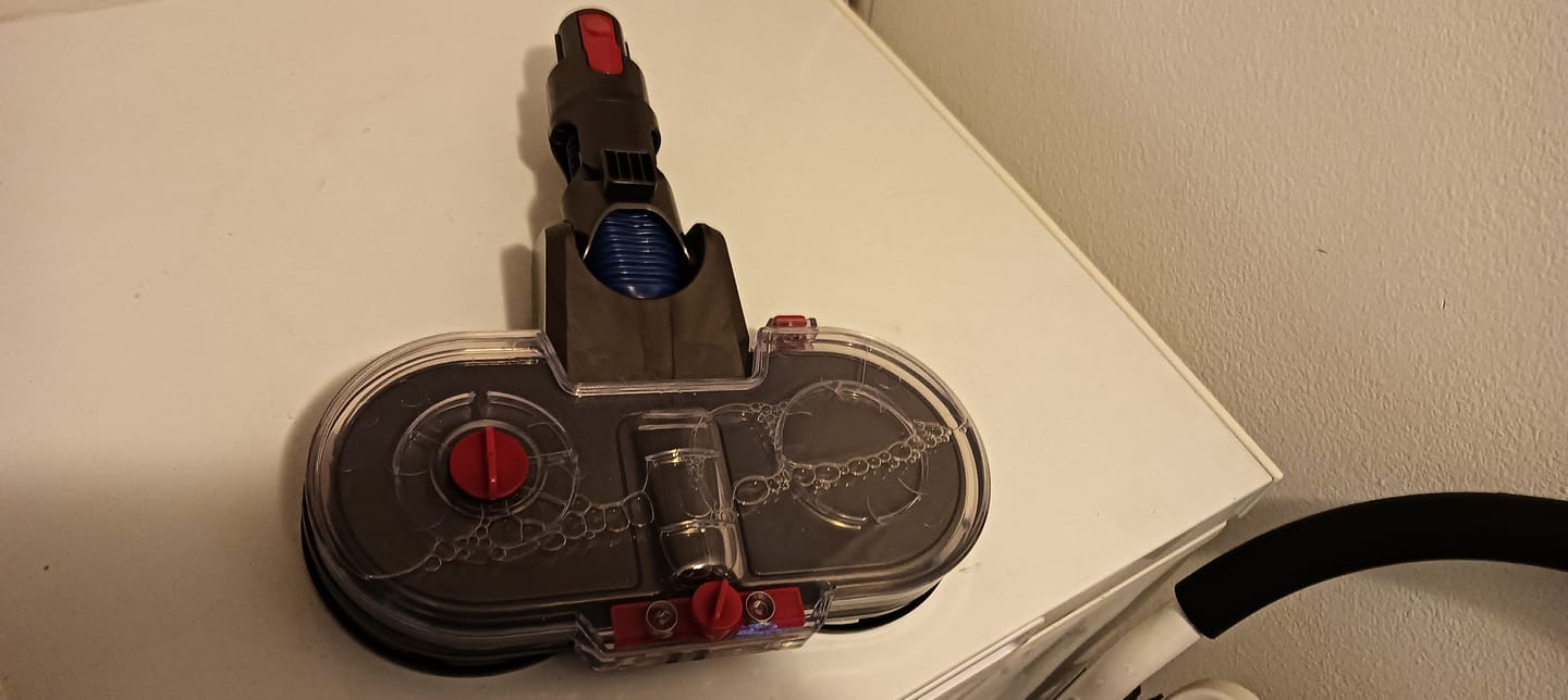 Customer photo review of Elektrischer Wischaufsatz passend für Dyson (inkl. 6 Wischpads)