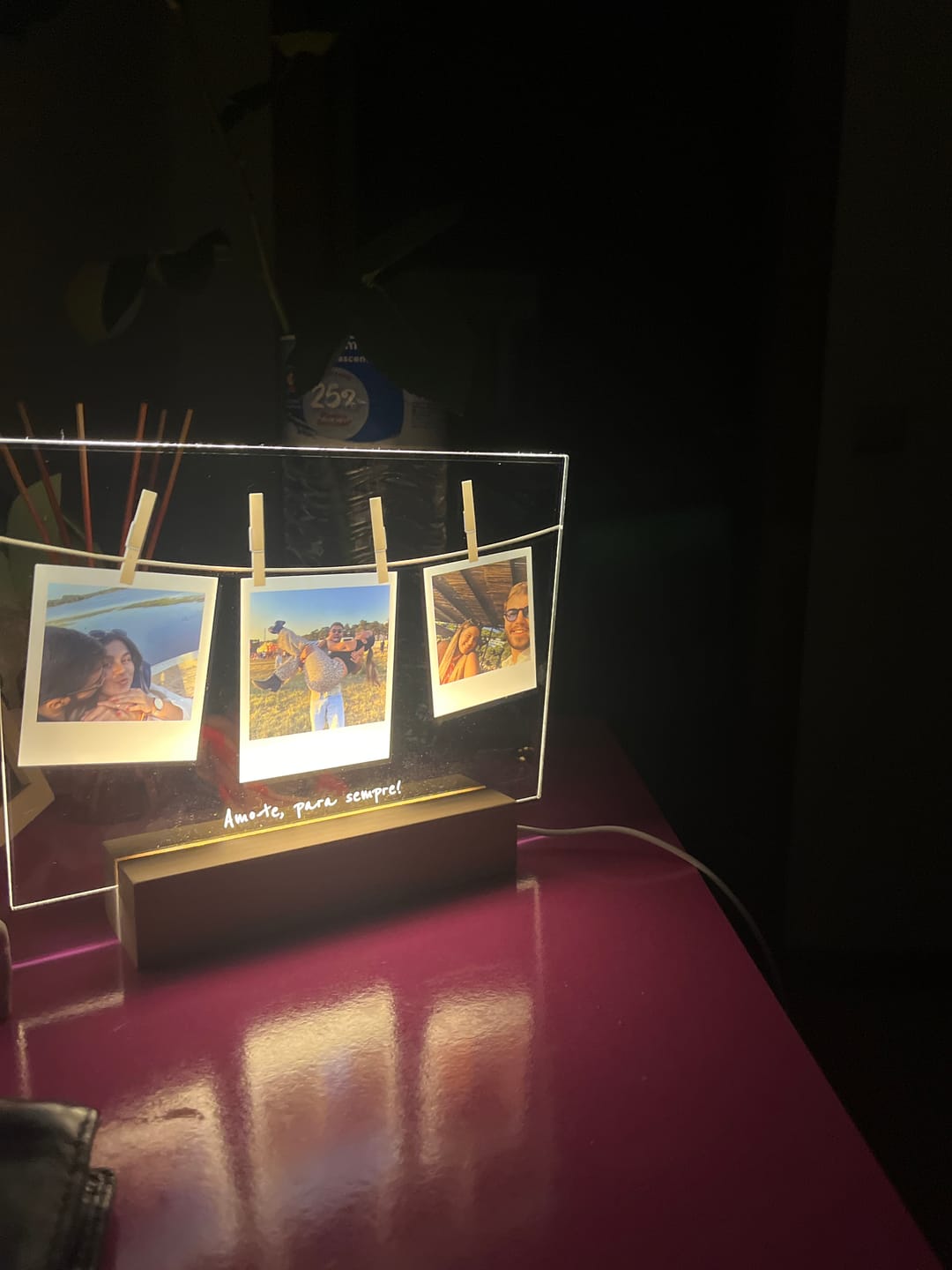 Customer photo review of Lâmpada c/ 3 Memórias Polaroid & Dedicatória