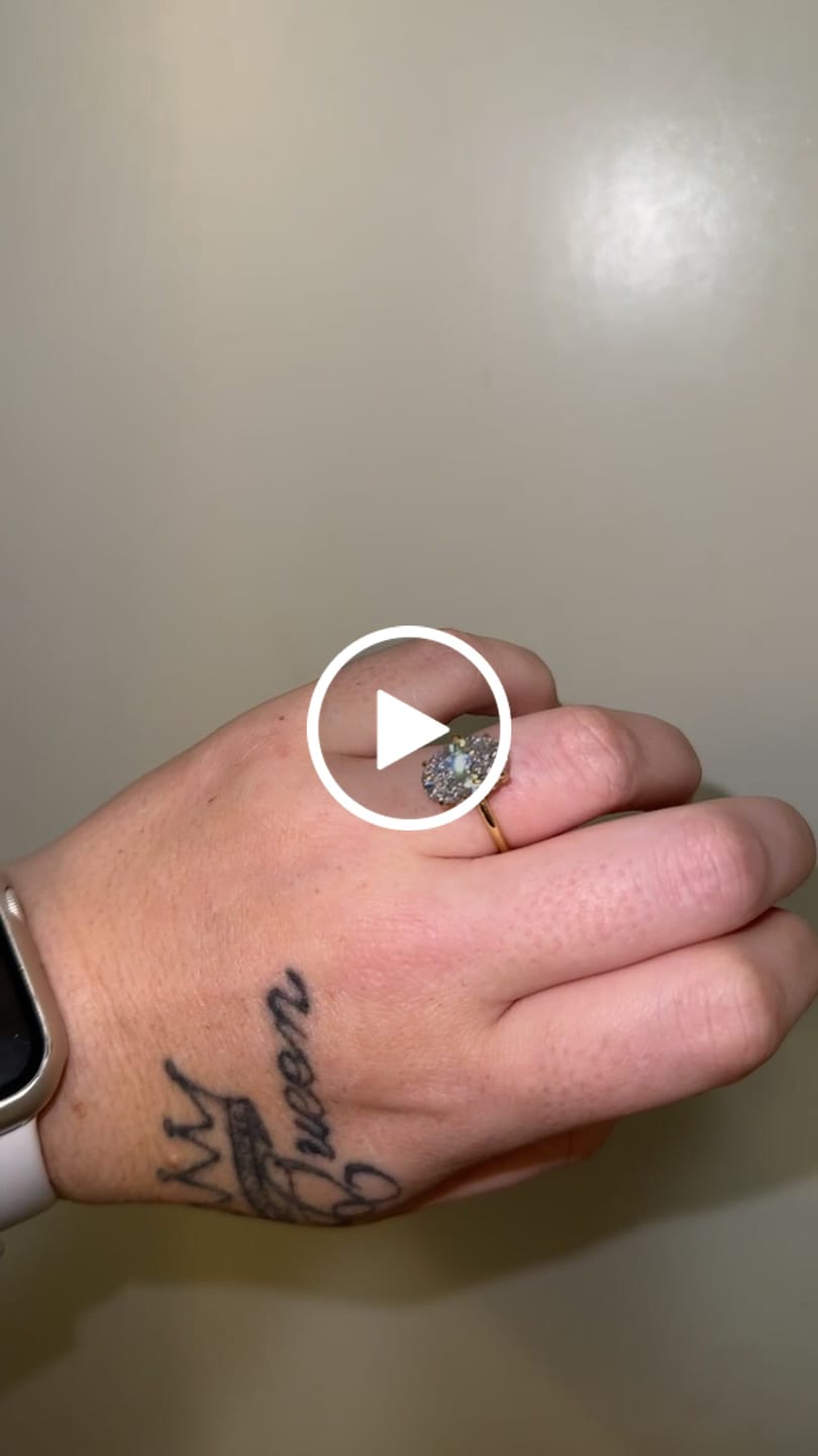 Customer video review of S925 4.5Ct Luxury Oval Cut 2PC Wedding Ring Set In Sterling Silver Stackable Rings For Everyday Wear