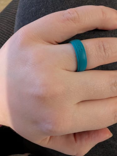 Customer photo review of GIFT RING Women's Infinity Silicone Ring. Soft, Comfortable & Durable Wedding Band. US Design Patent
