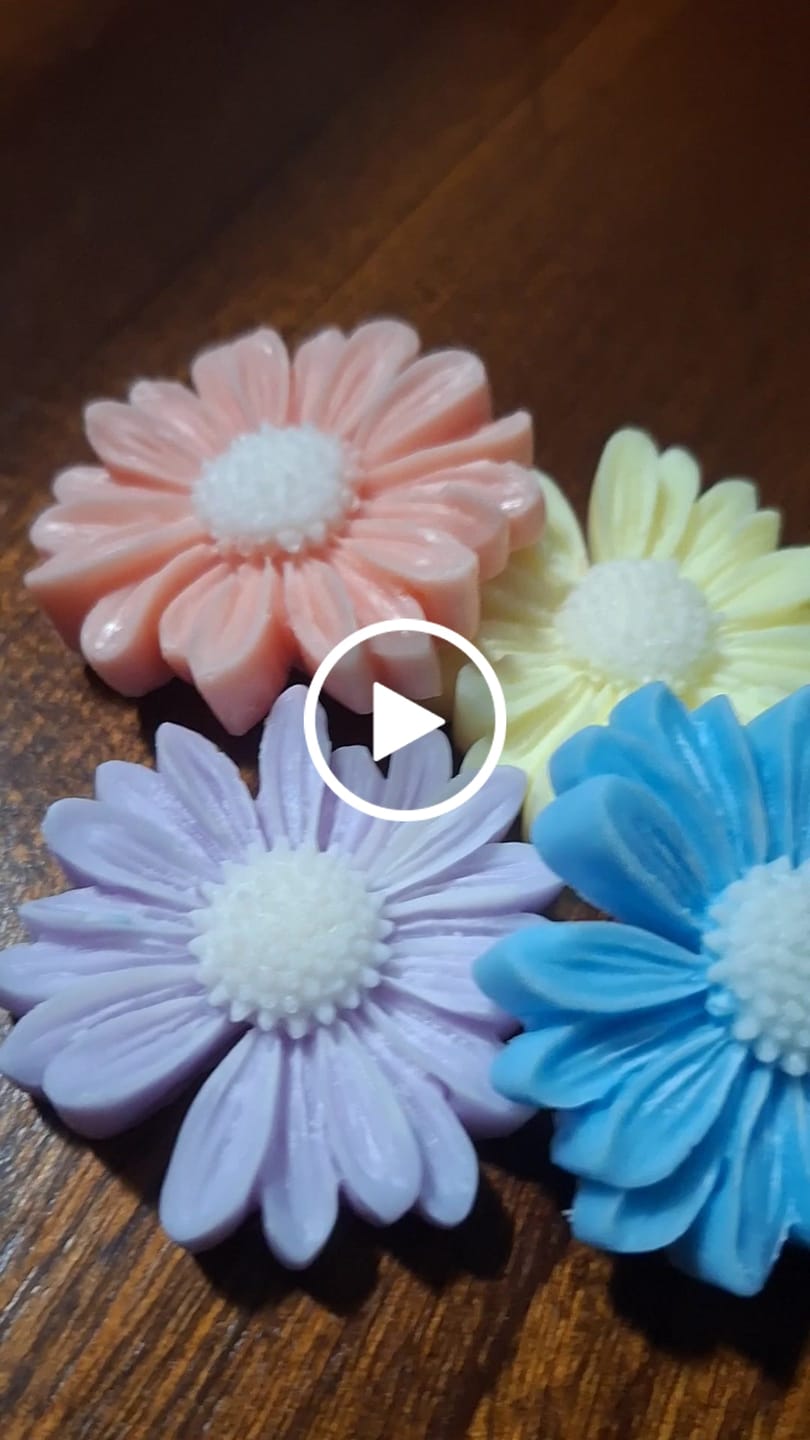 Customer video review of Fragancia LIRIC ESSENCE
