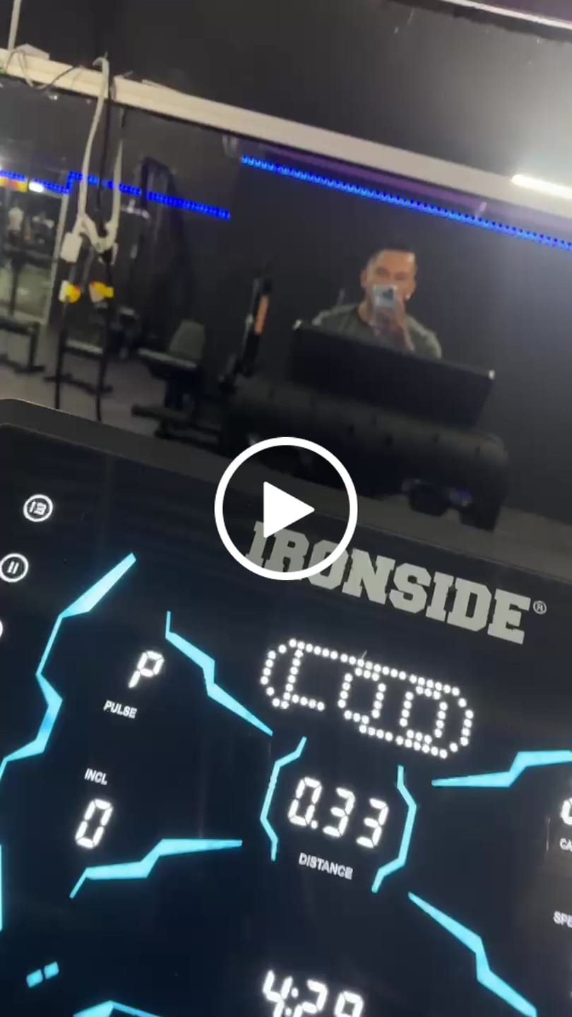 Customer video review of Caminadora Comercial X8 LED IRONSIDE Glam