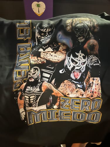 Customer photo review of "Penta El Zero Miedo" T-Shirt
