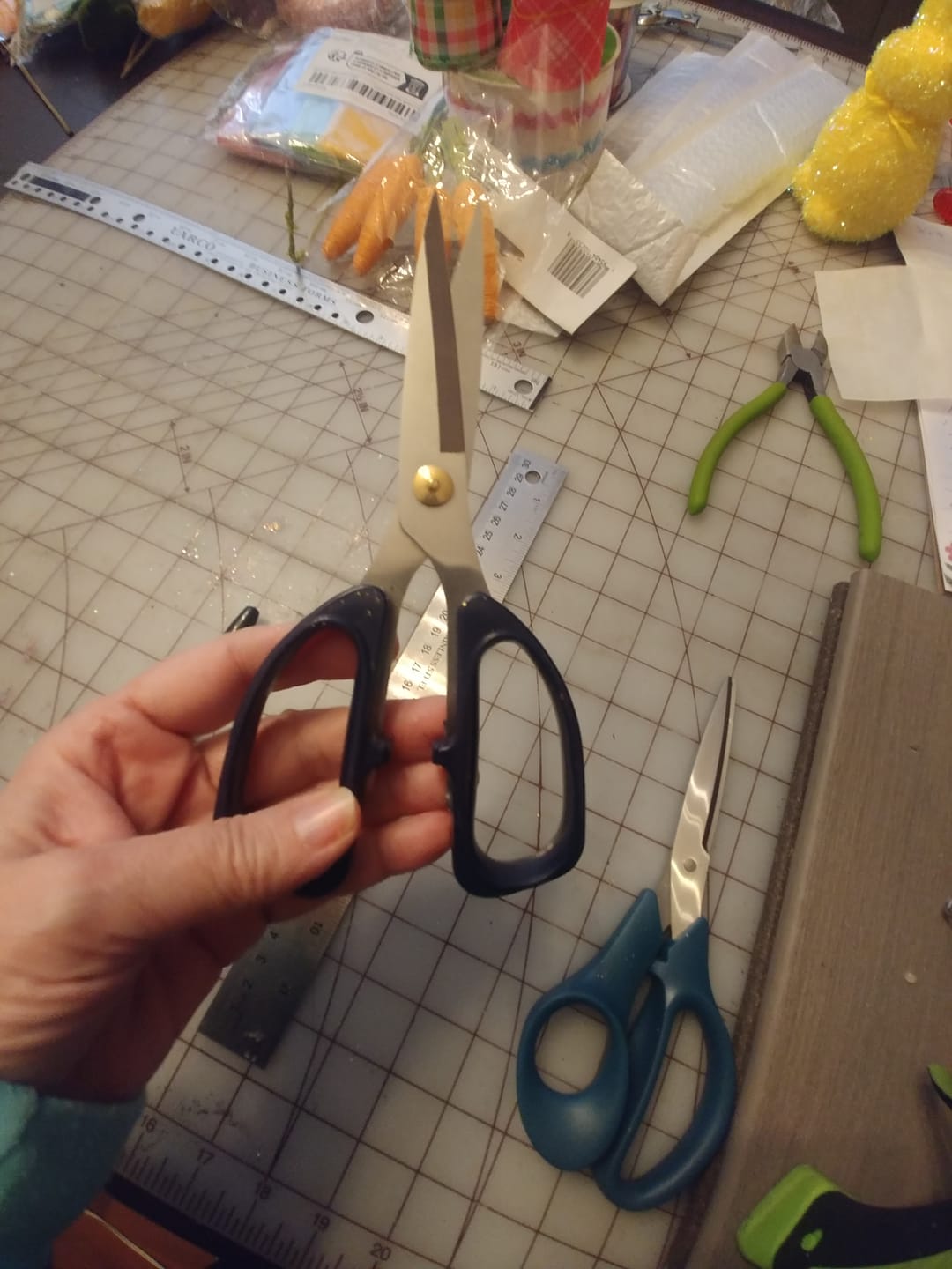 Customer photo review of 7.25"L Scissors Blue Handle MT1043