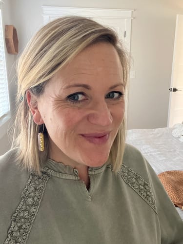 Customer photo review of Suni Hoop Earrings in Blush