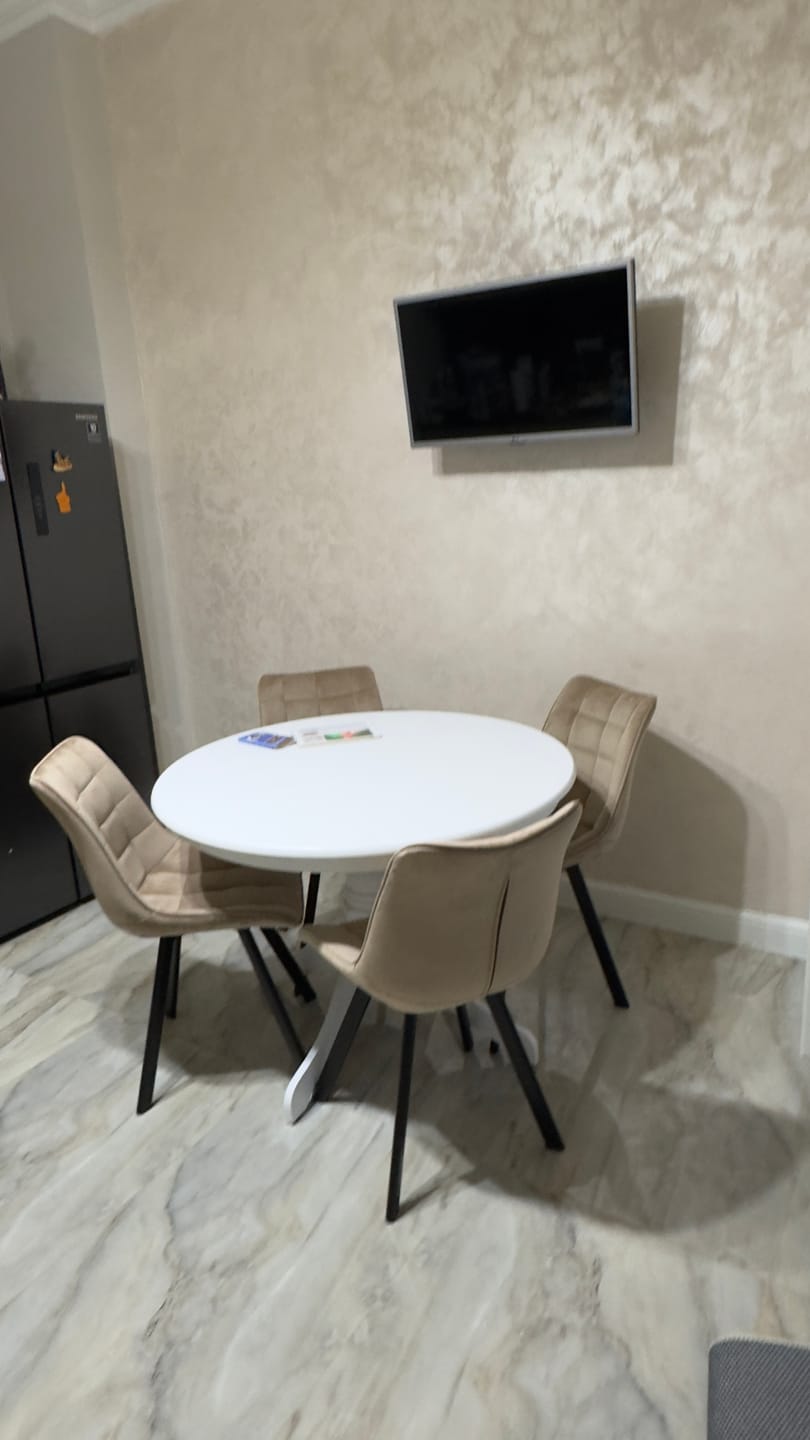 Customer photo review of Masa GLOSTER, alb, 106x106x75 cm