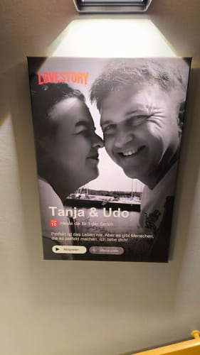 Customer photo review of Personalisierte Leinwand "Unser Cover"