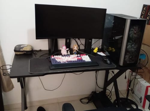 Customer photo review of Mesa Gamer Combat Ergo Z47 estacion de trabajo grande portavasos soporte y gancho negro
