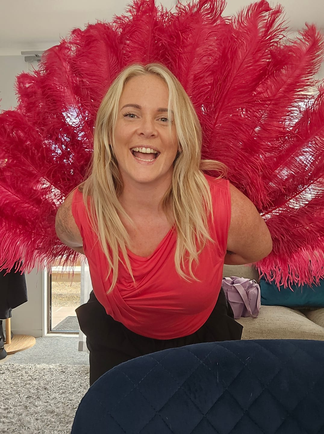 Customer photo review of Burgundy intermediate 2 layers Ostrich Feather Fan 30"x 54"