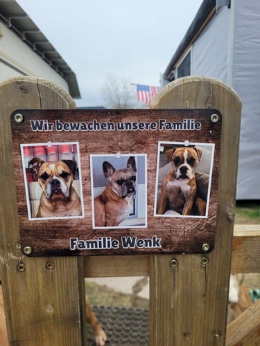 Customer photo review of Hunde-Türschild personalisiert mit Foto & Text (UV- und wetterfest)