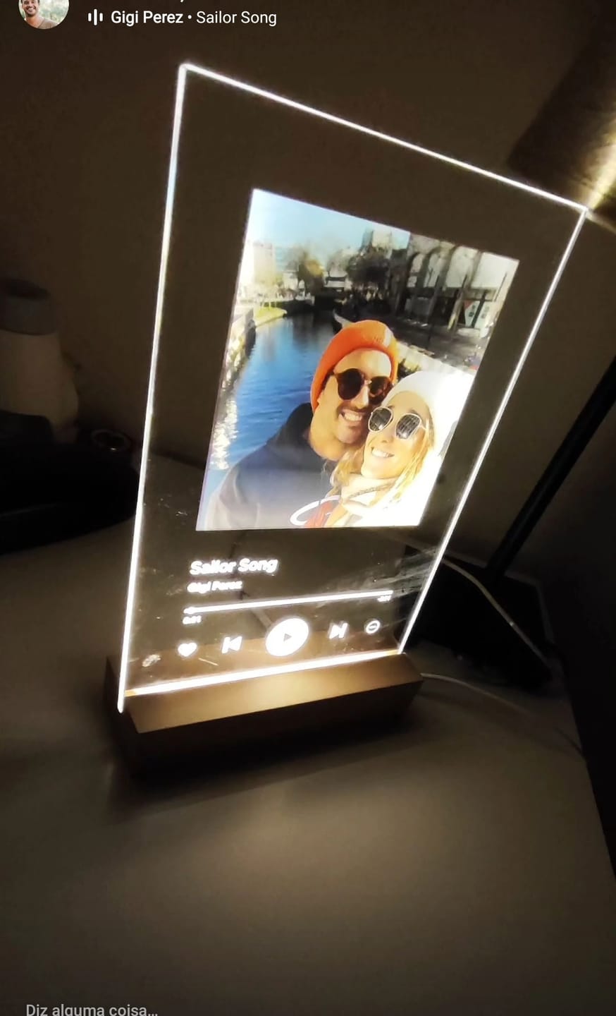 Customer photo review of Lâmpada Spotify Personalizável (Foto & Música)