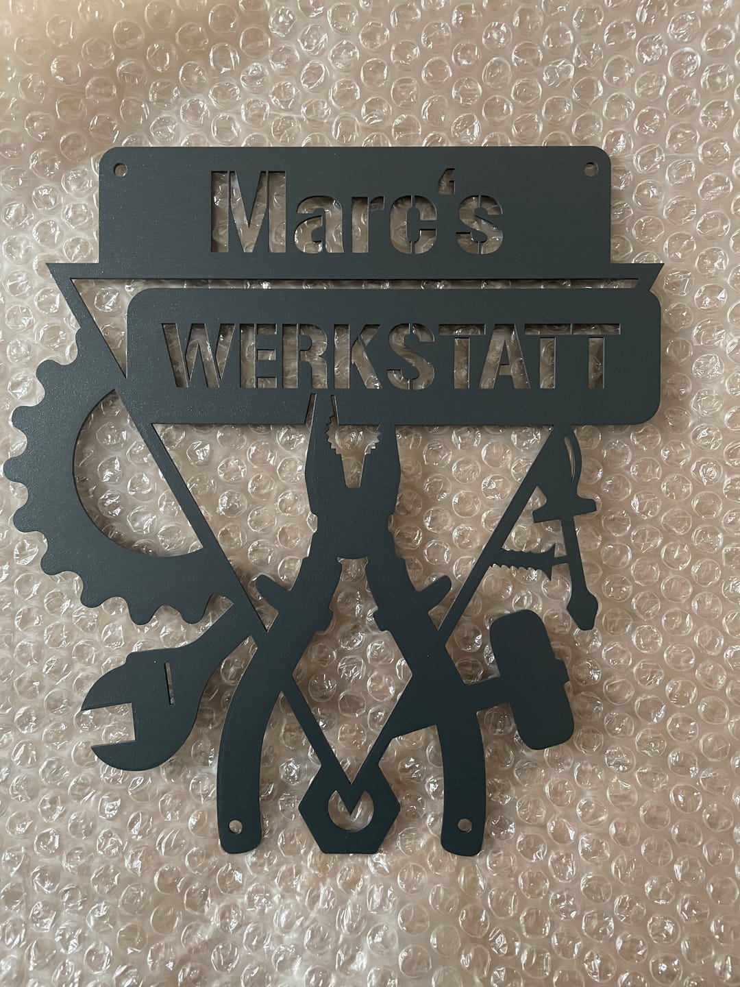 Customer photo review of Werkstattschild - Dreieck aus edlem Stahl (personalisierbar)