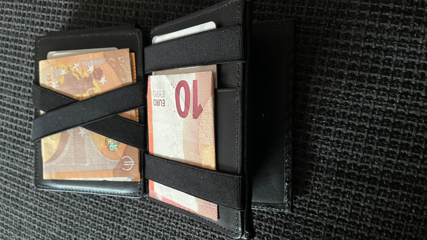 Customer photo review of Flap Boy XL AirTag-Edition - Magic Wallet with Coin Pocket
