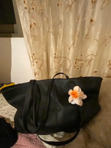 Reseña con foto de un cliente sobre Cartera Tote Mate Tarjetero