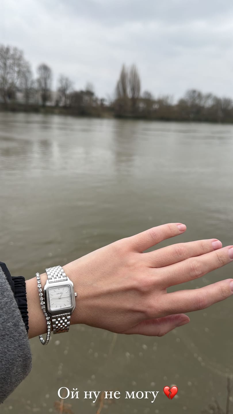 Customer photo review of Macy Silver White
