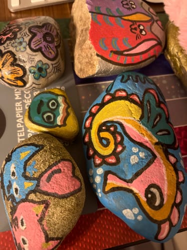 Customer photo review of 12/15 Stuks Santorini Schilderstenen 3-8 cm 1,5 KG Happy Stones + QR Codes voor de App