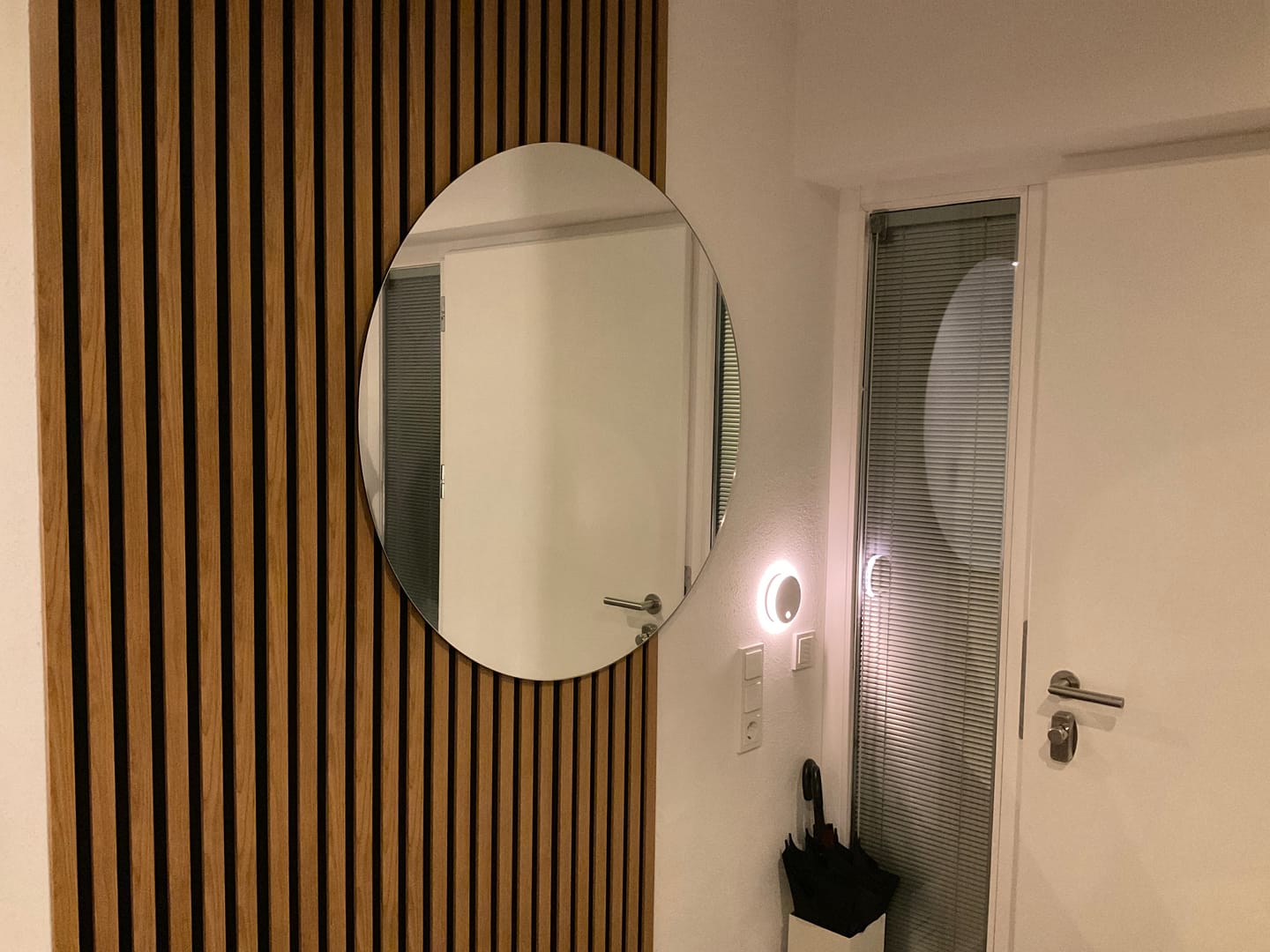 Customer photo review of Spiegel ohne Rahmen, Badspiegel & Wohnzimmerspiegel inkl. Befestigungsset, mit polierten Kanten,Rund