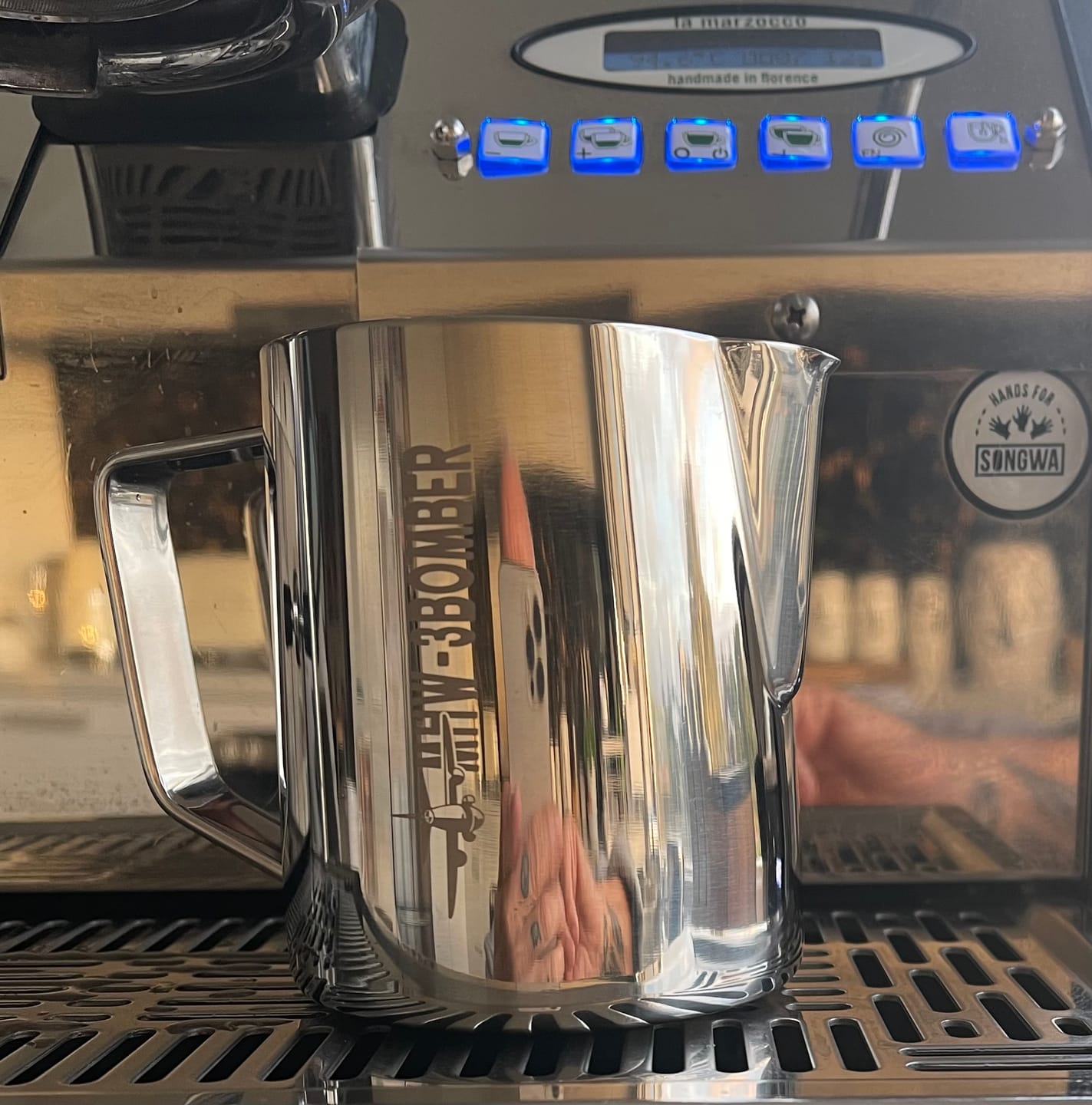 Customer photo review of MHW-3BOMBER Latte Art Pitcher 5.0 Glossy