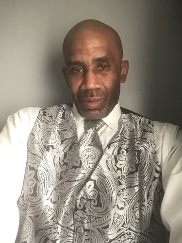 Customer photo review of Barry.wang Men's Vest Green Paisley Silk Vest Tie Hanky Cufflinks Set