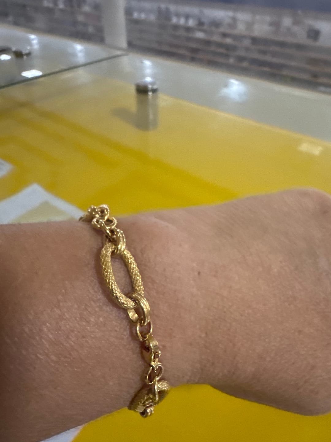 Customer photo review of Pulseira Lux Banhada em Ouro 18k