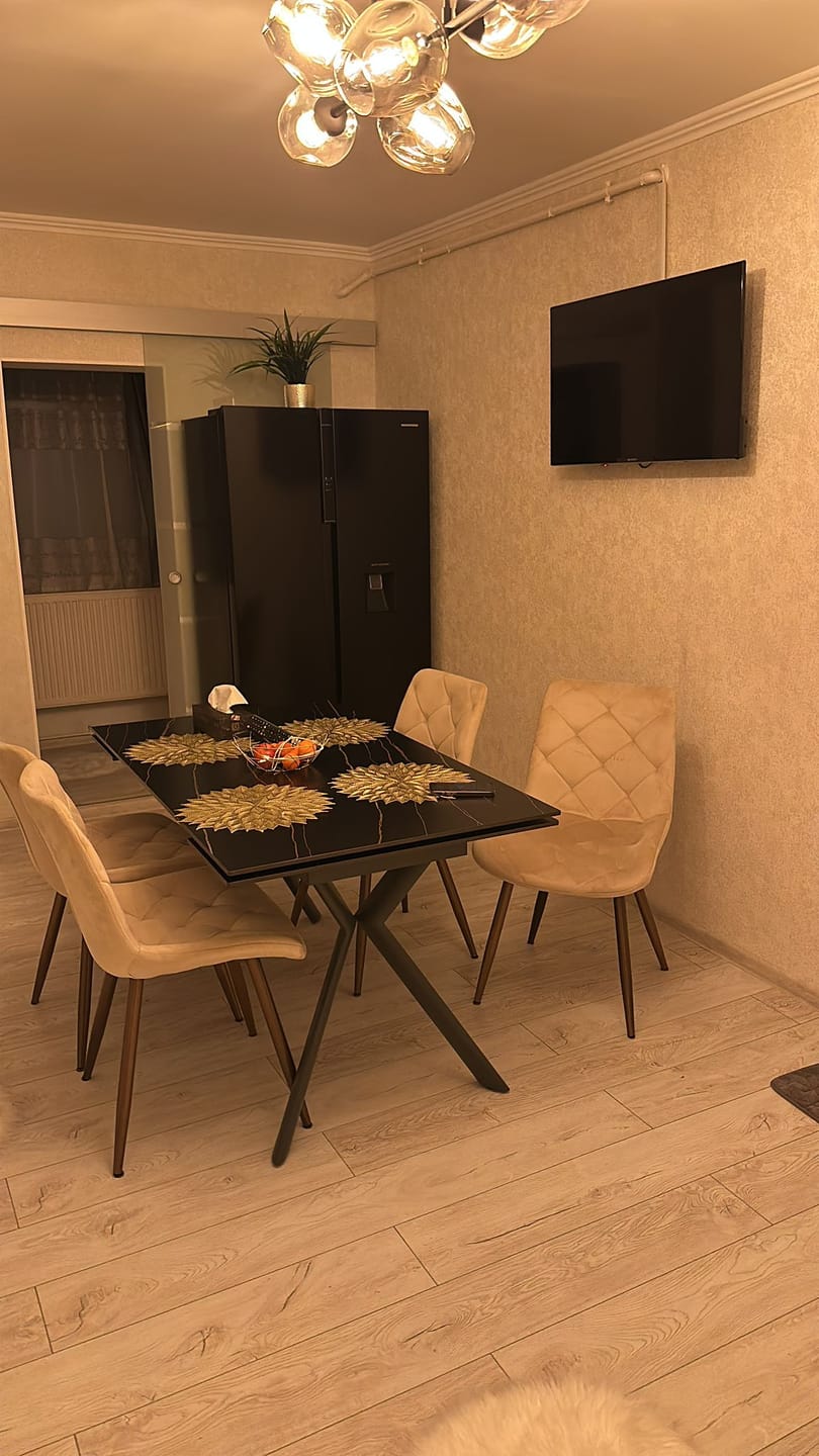 Customer photo review of Scaun JERRY, bej/negru, stofa clasica/metal, 45x39x91 cm