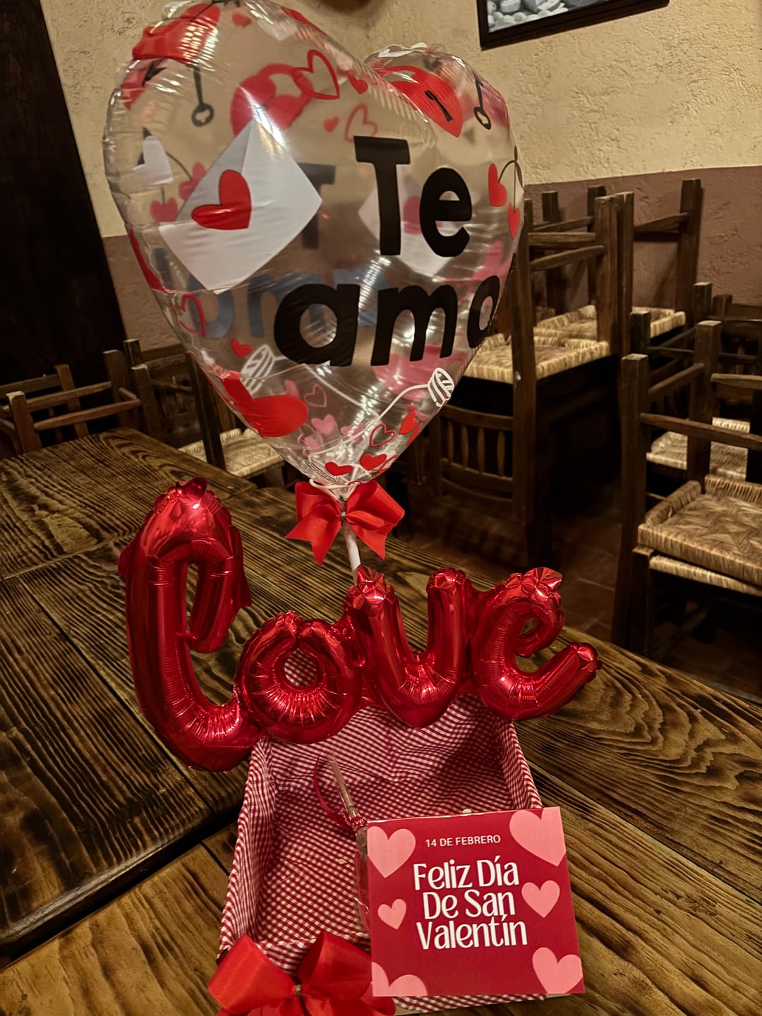 Customer photo review of GLOBO METALICO 18" AMOR TE AMO! TRANSPARENTE