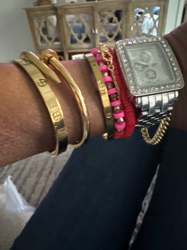 Customer photo review of Elegance Nail Bracelet - Gold