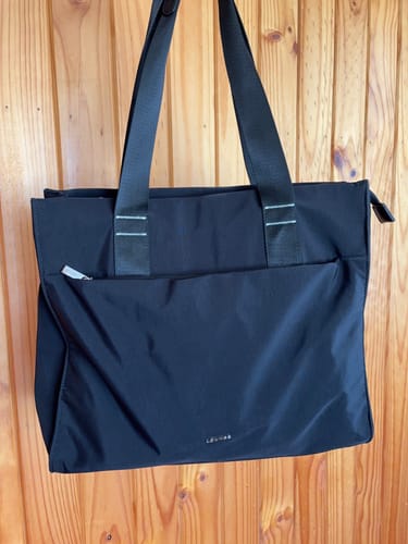Reseña con foto de un cliente sobre Cartera De Hombro Notebook Nylon Icónica