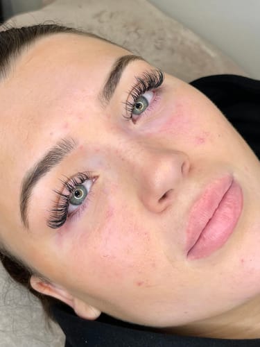 Customer photo review of 0.05 Easy Smart Fan Russian Volume Cashmere Lashes (16 lines)