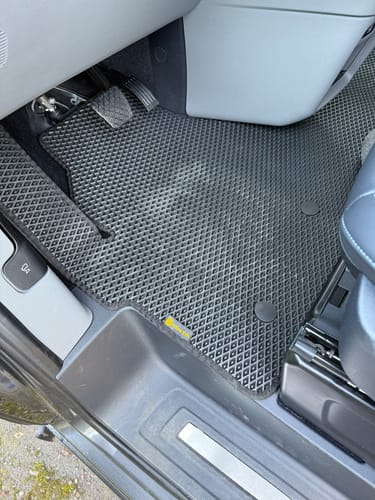 Customer photo review of Fußmatten für Van - Kofferraumwanne
