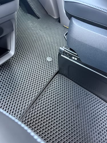 Customer photo review of Fußmatten für Van - Kofferraumwanne