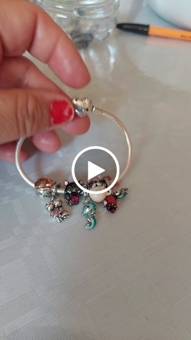 Customer video review of Pulsera Corazón Noche Estrellada