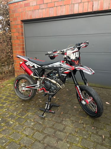 Customer photo review of OUTLAST - GRAPHICS KIT