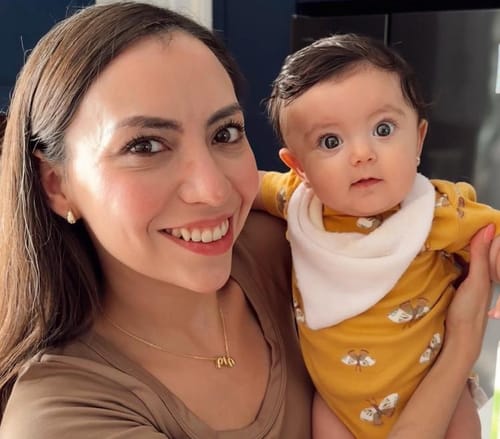 Customer photo review of Personaliza Tu Collar Con Inicial Mini Bubble Dorado