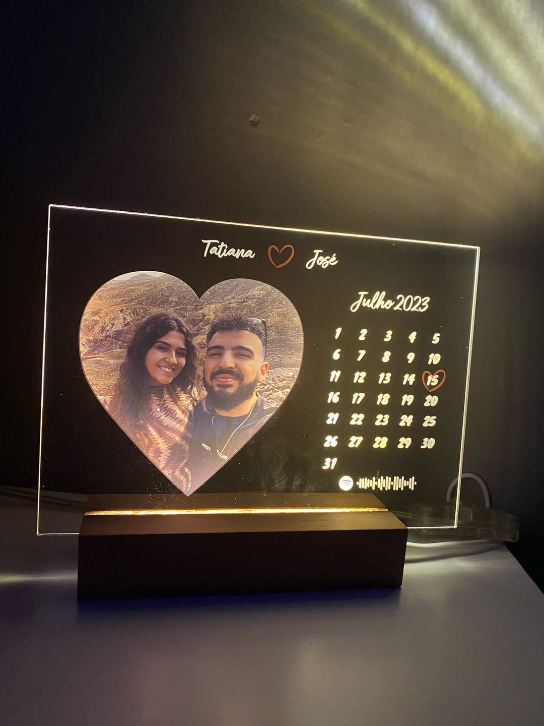 Customer photo review of Lâmpada Dia Especial no Calendário - Personalizado