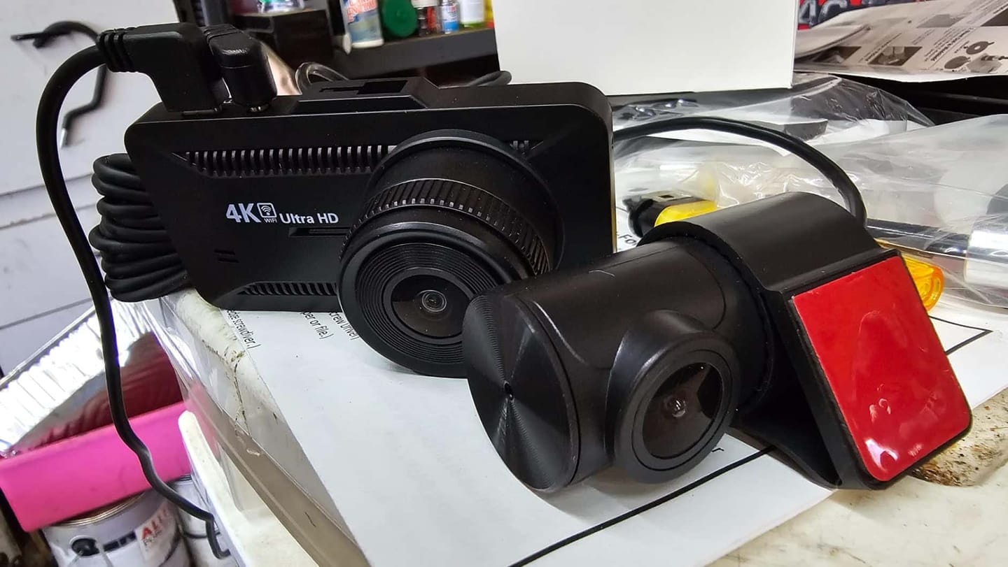 Customer photo review of 4K Dashcam mit 3,94" Bildschirm / Vorne & hinten / Autokamera mit 170° Weitwinkelansicht / Nachtsicht / Parküberwachung / G-Sensor
