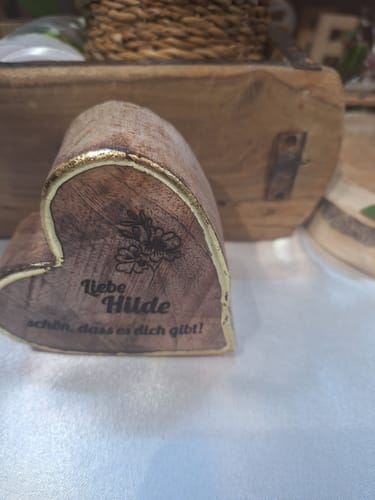 Customer photo review of Herz mit Goldrand aus Mangoholz 10cm 32475 | Deko Holz gold