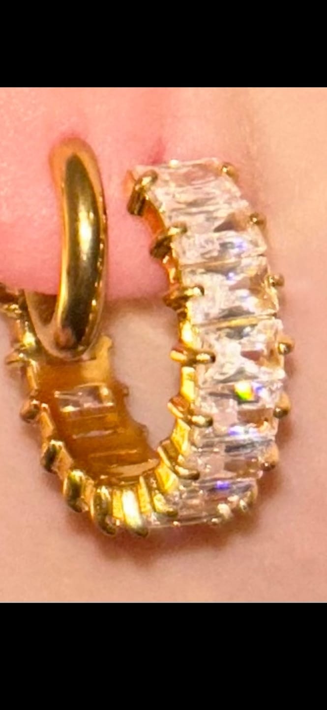 Customer photo review of Cube Stones Creolen | 18K vergoldet