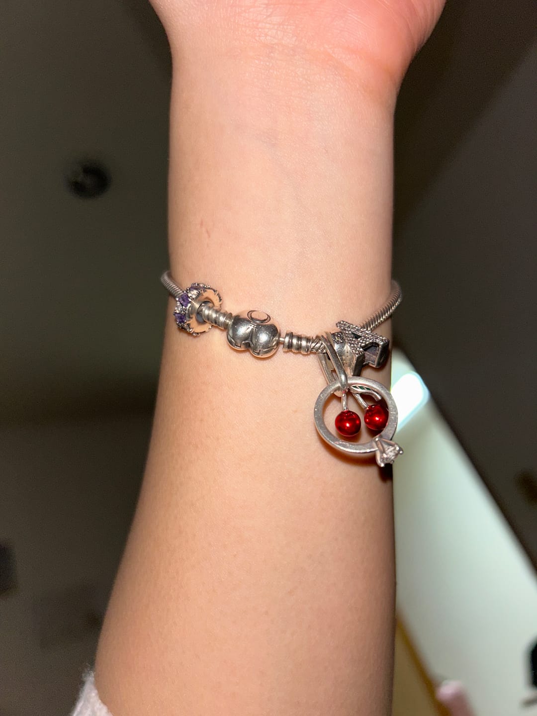 Customer photo review of Charm Abalorio de Amatista
