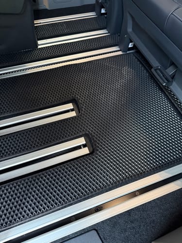 Customer photo review of Fußmatten für Van - Kofferraumwanne