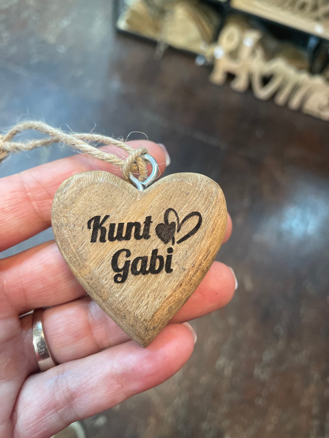 Customer photo review of Holzherz 4x4x2 cm Anhänger personalisiertes Geschenk