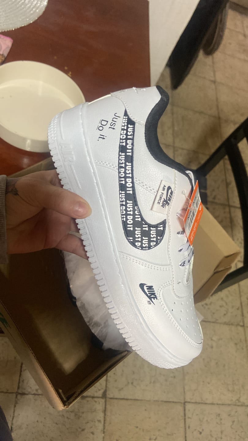 Customer photo review of Paq 6 Pares Tenis 270 Blanco Negro Negro 25/28.5