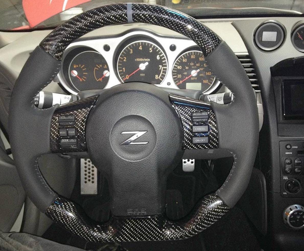 Customer photo review of 2003+ Nissan 350Z Custom Carbon Fiber Steering Wheel