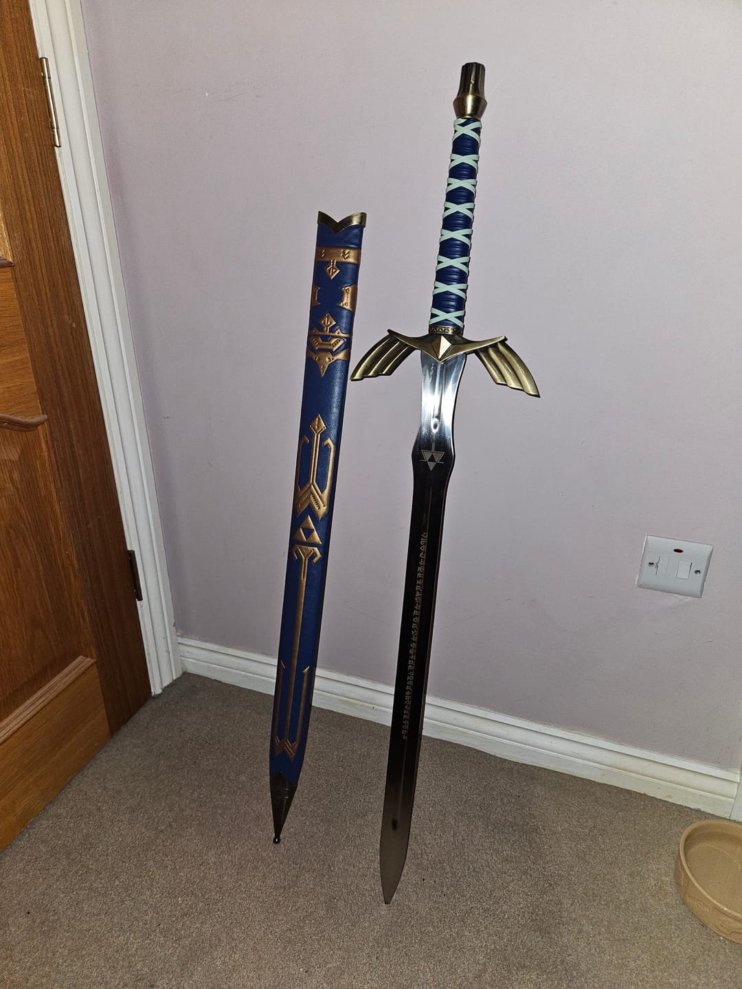 Customer photo review of Legend Of Zelda - Deluxe Master Sword From Breath Of The Wild