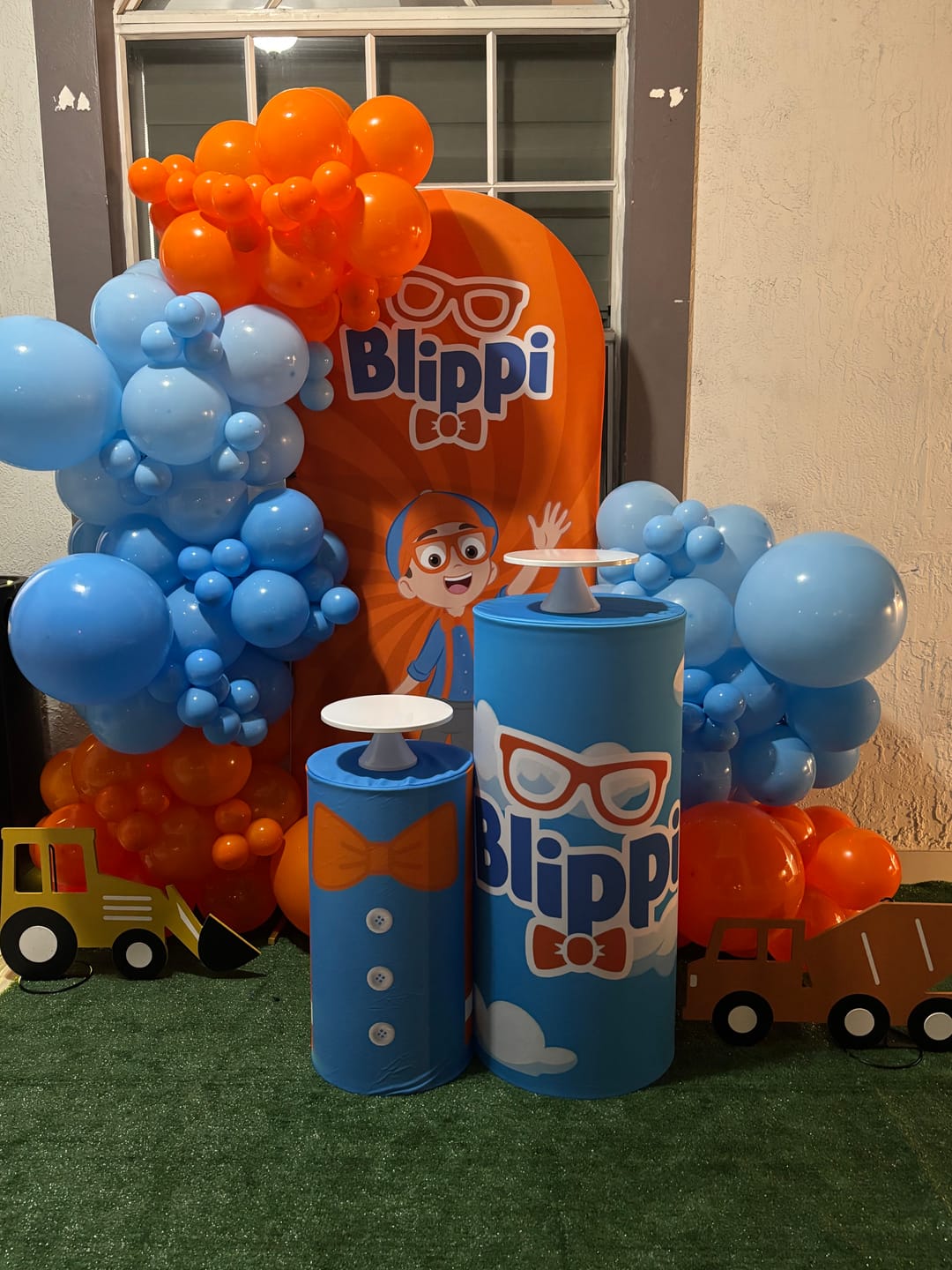 Customer photo review of Custom birthday party decoration round circle backdrop cover plinth cylinder pedestal cloth cover