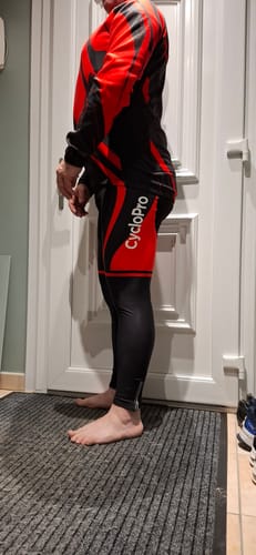 Avis photo d'un client sur TENUE CYCLISTE HIVER ROUGE - ABSTRACT+ - DESTOCKAGE
