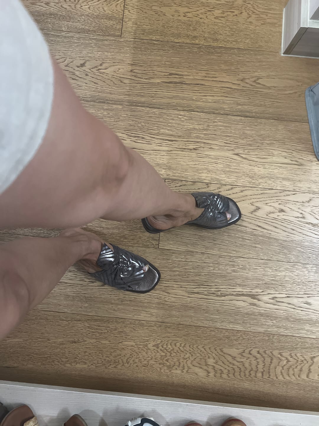 Customer photo review of Sandalia Mujer / Fiofio Gris